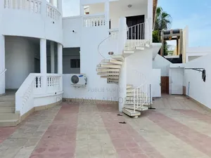 3chbre Villa dans Almadis, Almadies à Louer