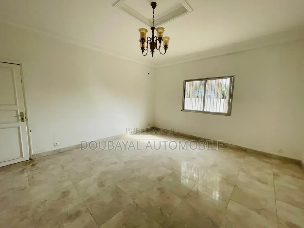 3chbre Villa dans Almadis, Almadies à Louer
