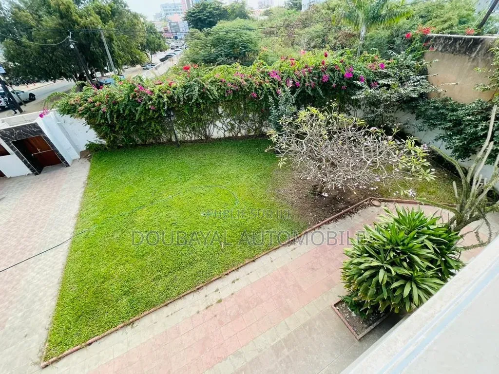 3chbre Villa dans Almadis, Almadies à Louer