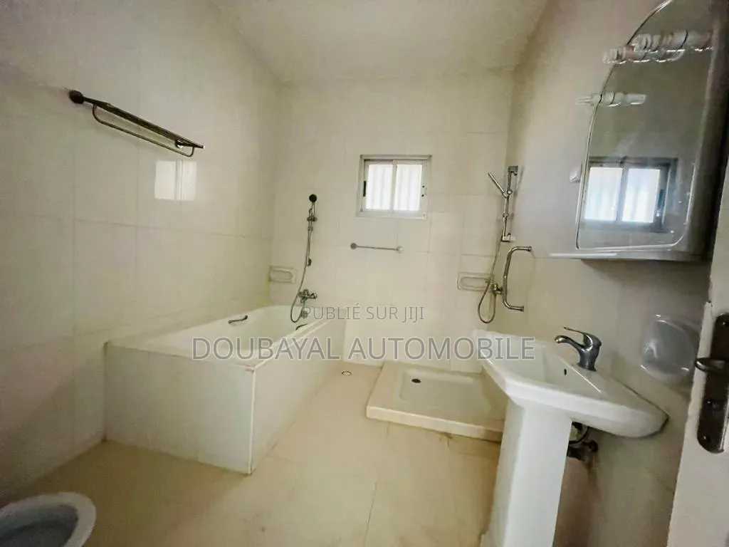 3chbre Villa dans Almadis, Almadies à Louer