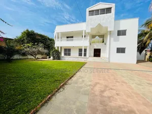 6chbre Maison de ville / Terrasse dans Villa, Almadies à Louer