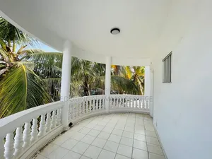 6chbre Maison de ville / Terrasse dans Villa, Almadies à Louer