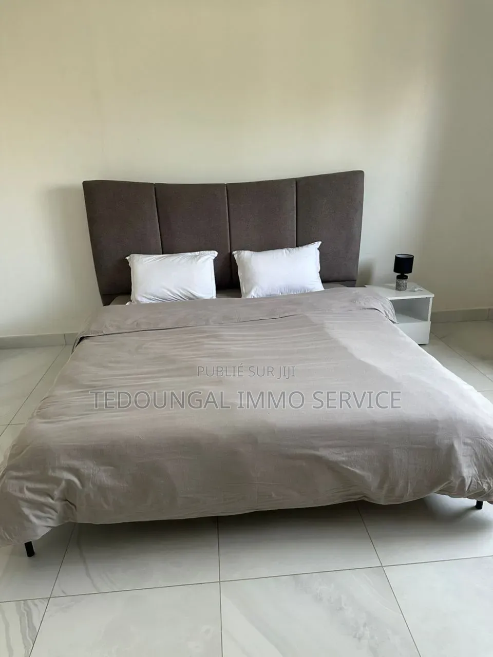 Meublé 3chbre Appartement dans Almadies à Louer