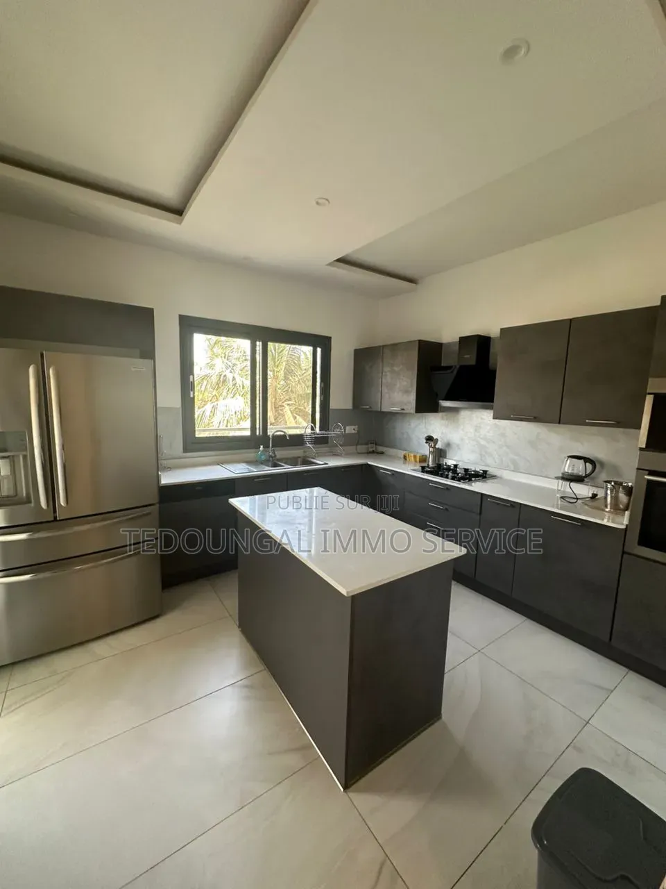 Meublé 3chbre Appartement dans Almadies à Louer