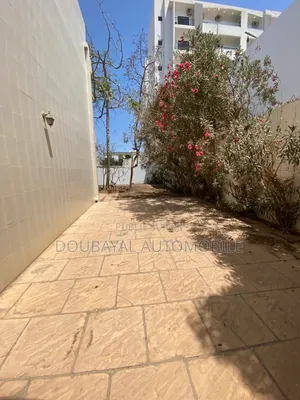 4chbre Villa dans Mermoz à Louer