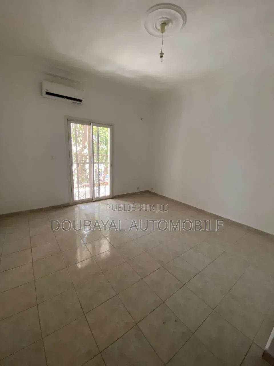 4chbre Villa dans Mermoz à Louer