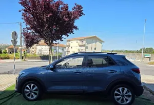 Hyundai Kona 2024 Gris