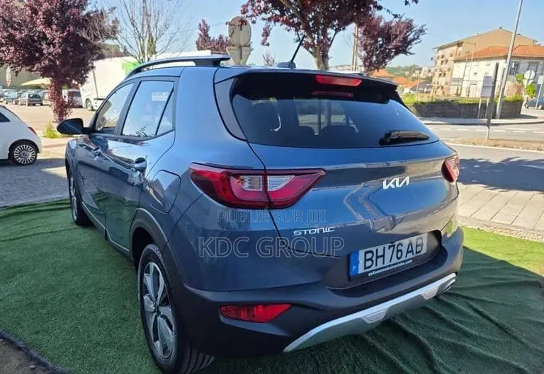 Hyundai Kona 2024 Gris
