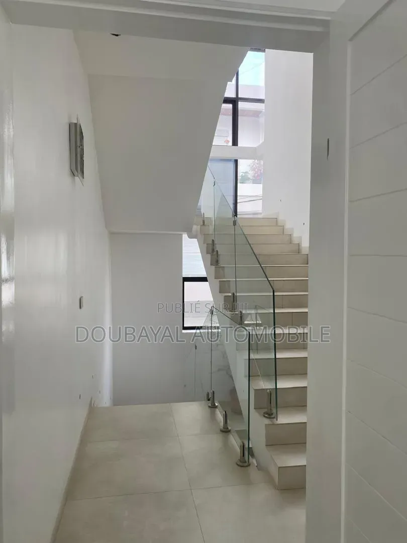 3chbre Villa dans Aparament À Louer, Ouakam à Louer