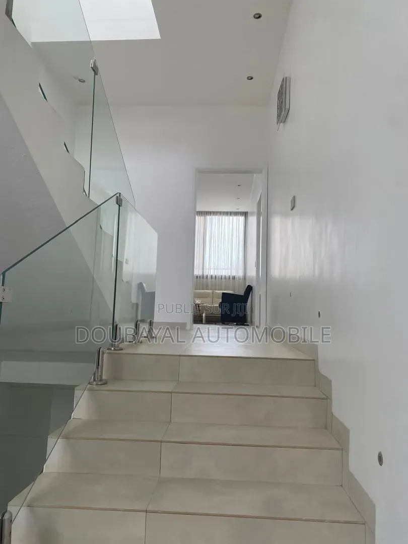 3chbre Villa dans Aparament À Louer, Ouakam à Louer