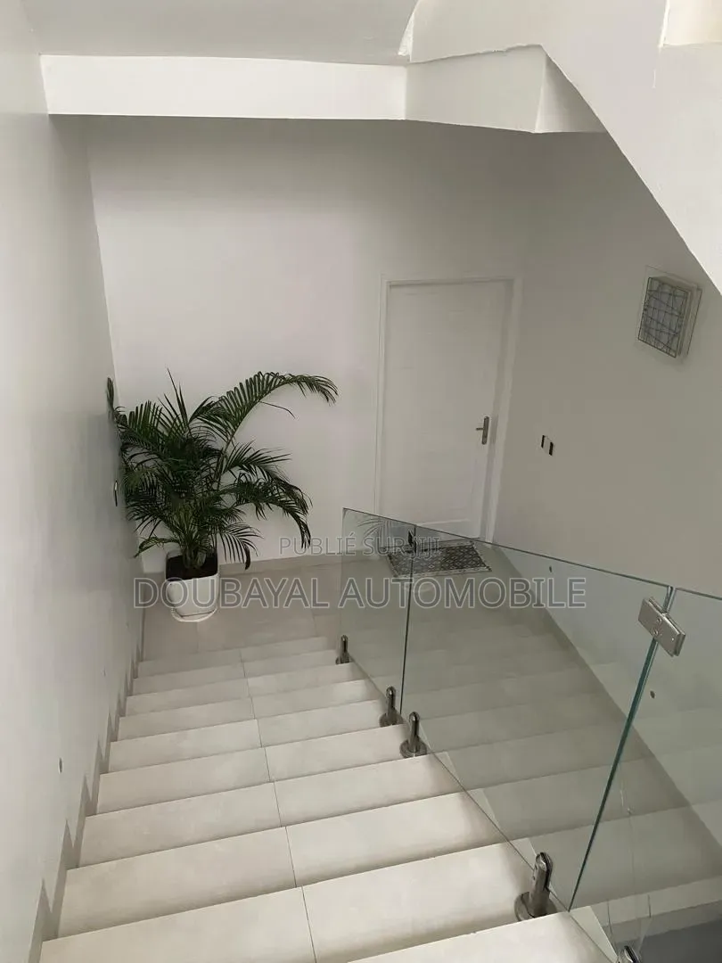 3chbre Villa dans Aparament À Louer, Ouakam à Louer