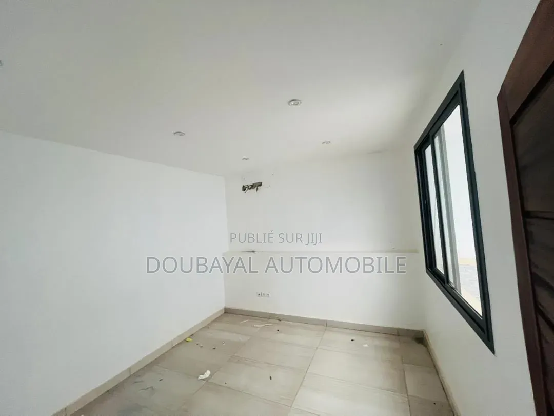 6chbre Villa dans Villa À Louer, Almadies à Louer