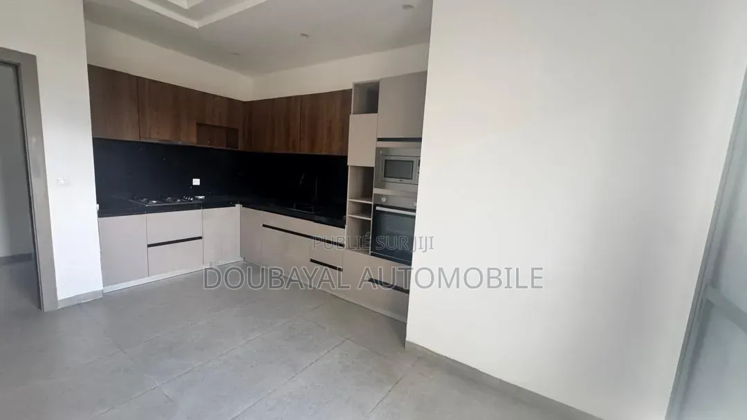 3chbre Appartement dans Oukam Aparament À, Almadies à Louer