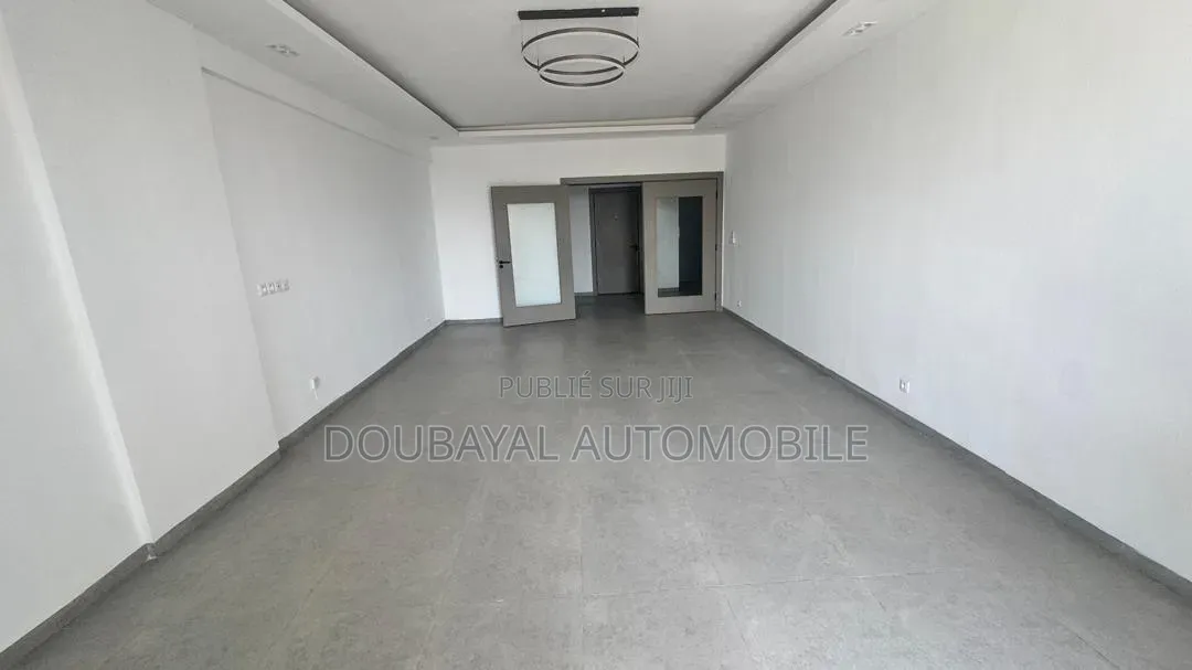 3chbre Appartement dans Oukam Aparament À, Almadies à Louer