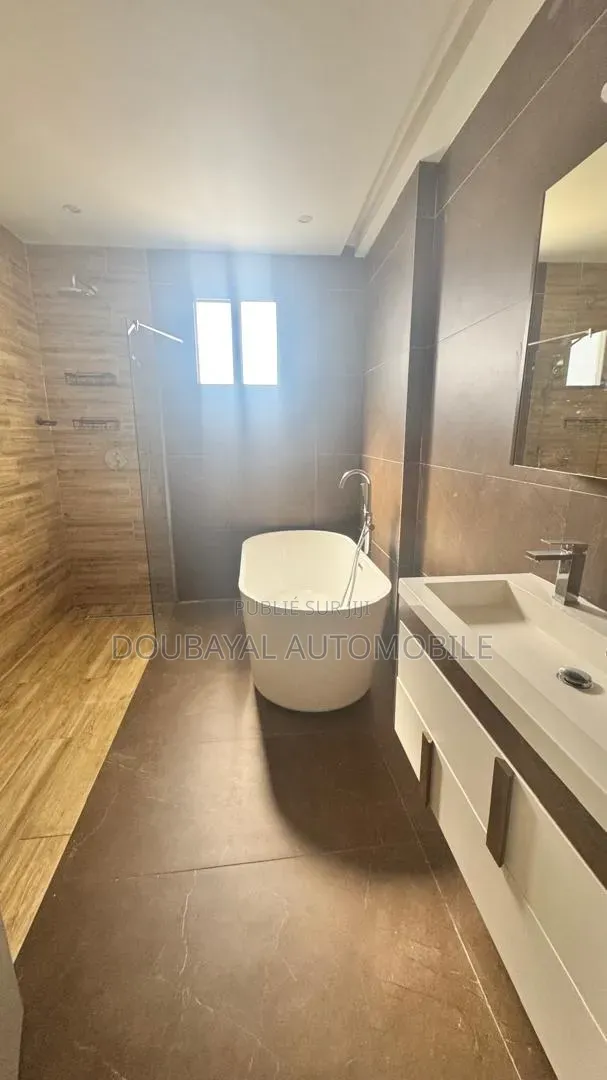 3chbre Appartement dans Oukam Aparament À, Almadies à Louer