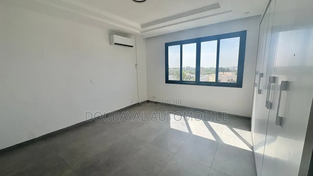 3chbre Appartement dans Oukam Aparament À, Almadies à Louer