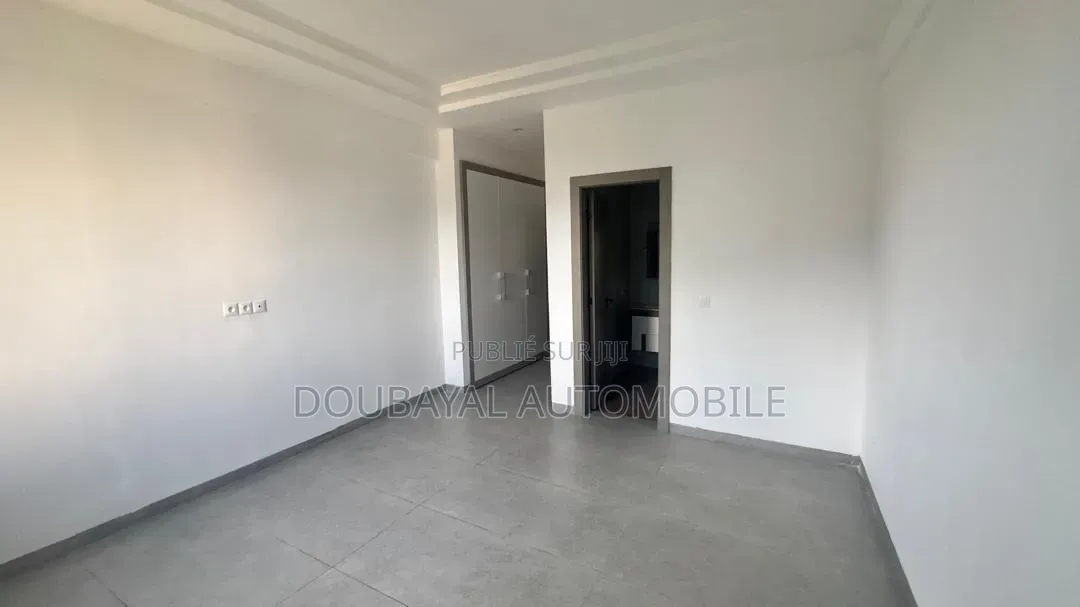 3chbre Appartement dans Oukam Aparament À, Almadies à Louer