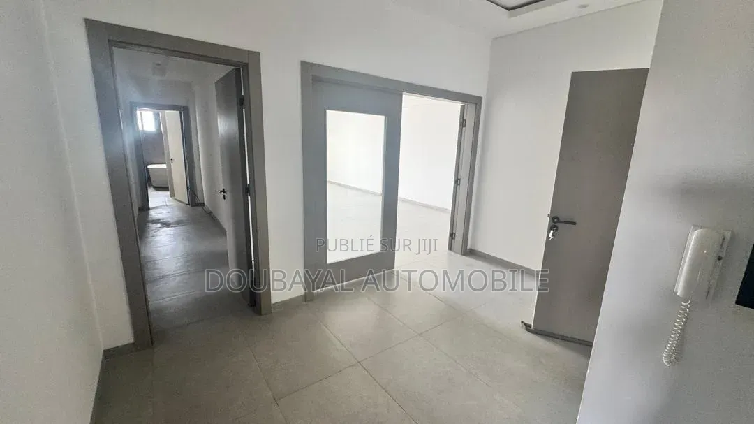 3chbre Appartement dans Oukam Aparament À, Almadies à Louer