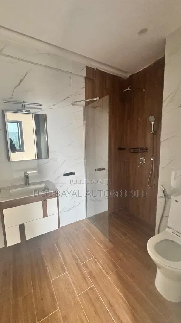 3chbre Appartement dans Oukam Aparament À, Almadies à Louer
