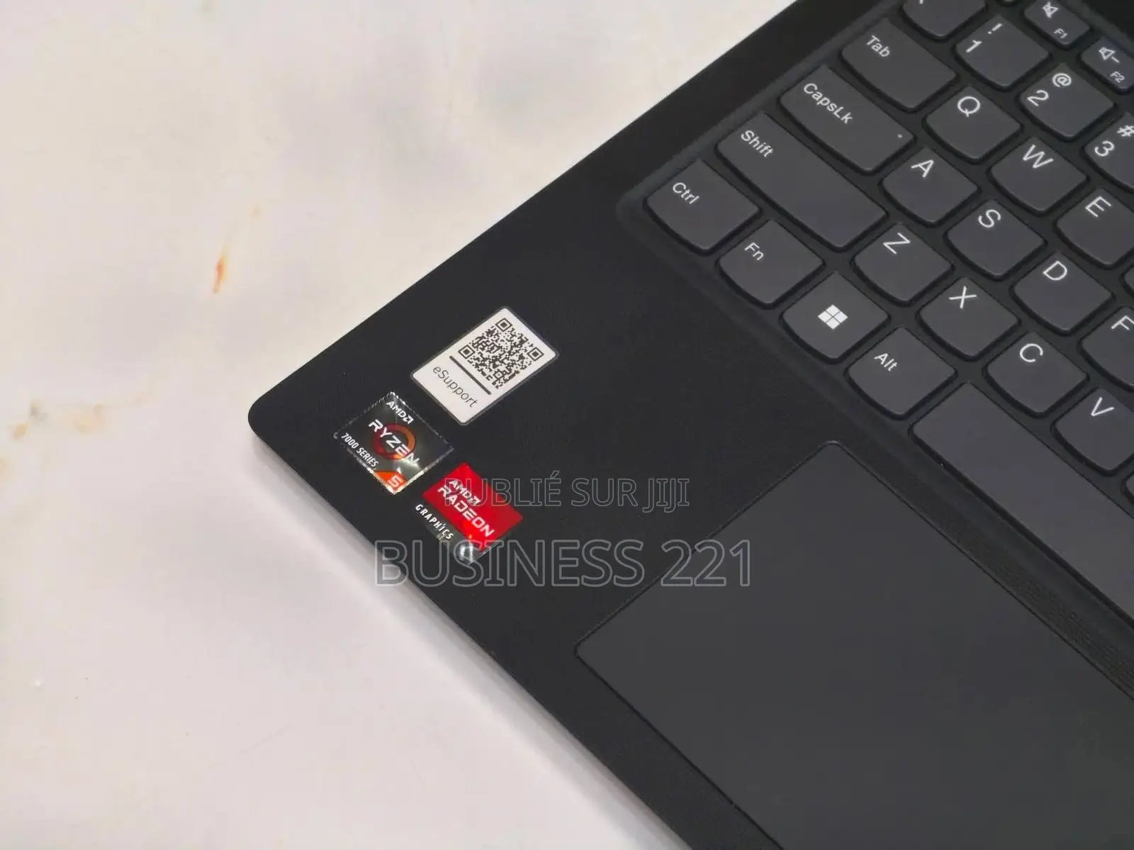 Nouveau Ordinateur portable Lenovo V15 G4 8GB AMD Ryzen 3 SSD 512GB