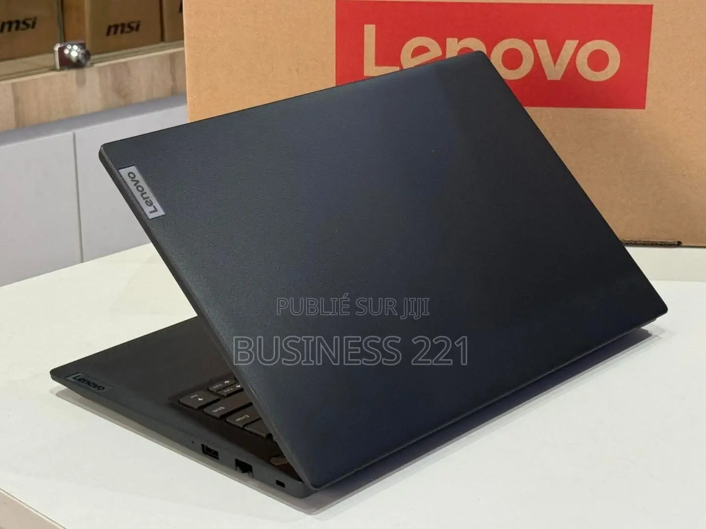 Nouveau Ordinateur portable Lenovo V15 G4 8GB AMD Ryzen 3 SSD 512GB
