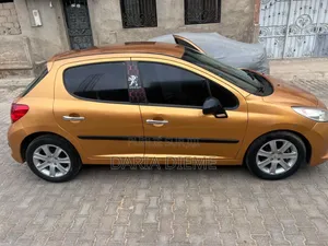 Peugeot 207 2011 Doré