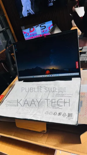 Nouveau Ordinateur portable Lenovo V15 G4 8GB AMD Ryzen 3 SSD 512GB