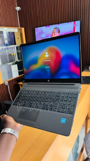 Ordinateur portable HP 250 G10 8GB Intel Core 2 Quad SSD 256GB
