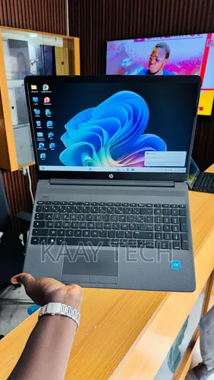 Ordinateur portable HP 250 G10 8GB Intel Core 2 Quad SSD 256GB