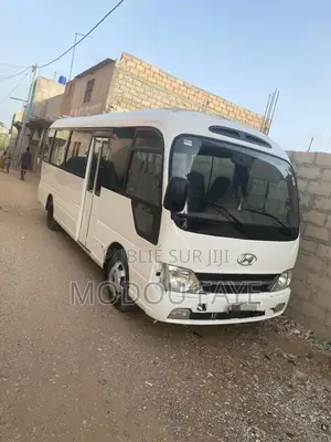 Hyundai County 2013 Blanc