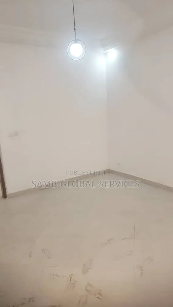 2chbre Appartement dans Yoff à Louer