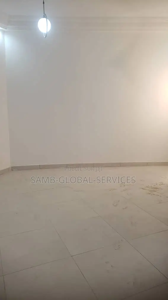2chbre Appartement dans Yoff à Louer
