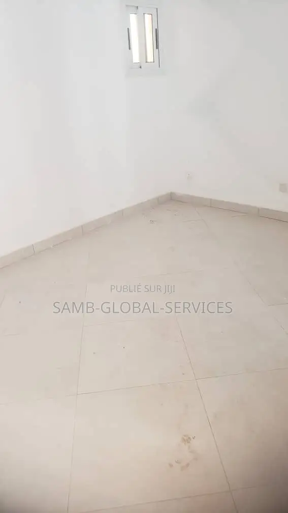 2chbre Appartement dans Yoff à Louer
