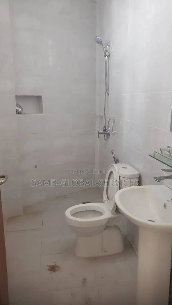 2chbre Appartement dans Yoff à Louer