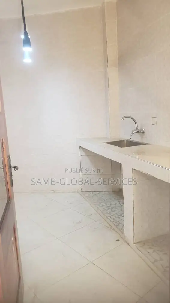 2chbre Appartement dans Yoff à Louer