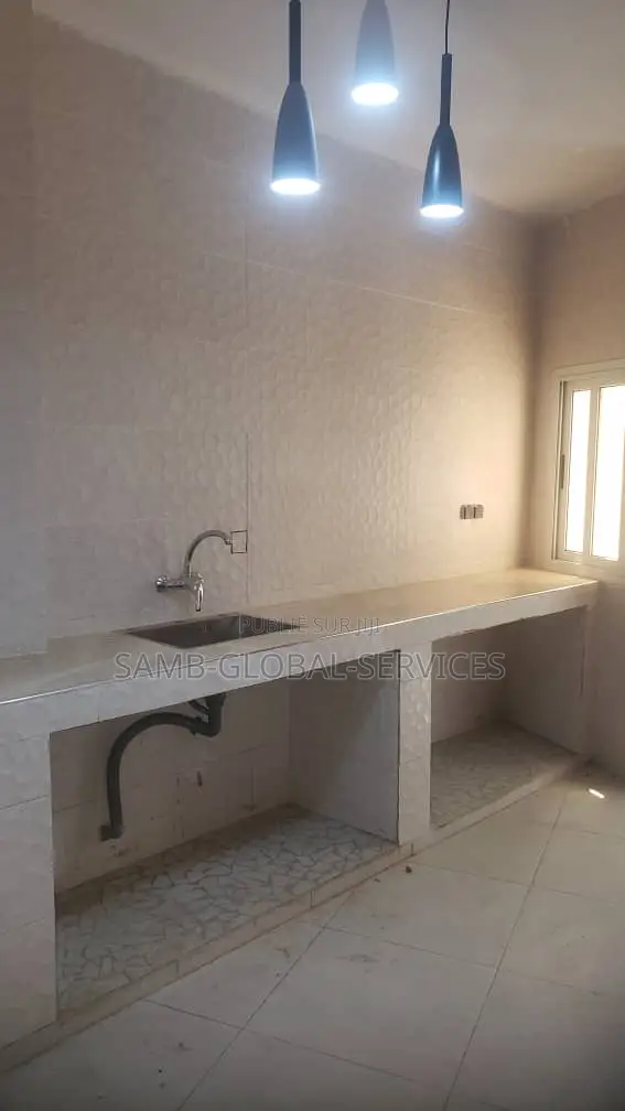 2chbre Appartement dans Yoff à Louer