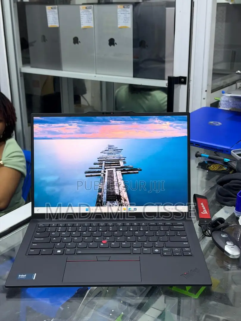 Nouveau Lenovo ThinkPad X1 Carbon 32GB Intel Core Ultra 7 SSD 512GB