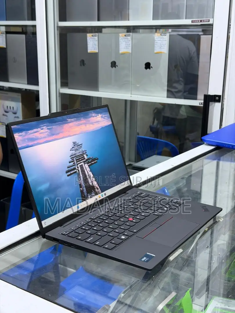 Nouveau Lenovo ThinkPad X1 Carbon 32GB Intel Core Ultra 7 SSD 512GB