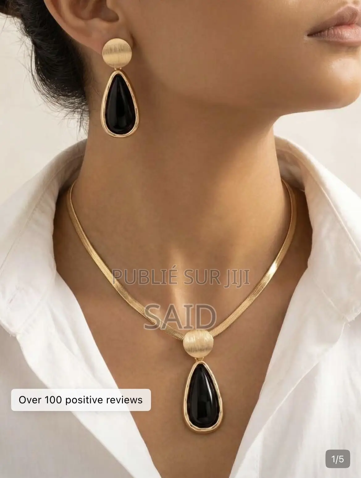 Parure Femme Élégante – Collier & Boucles D’oreilles Dorés