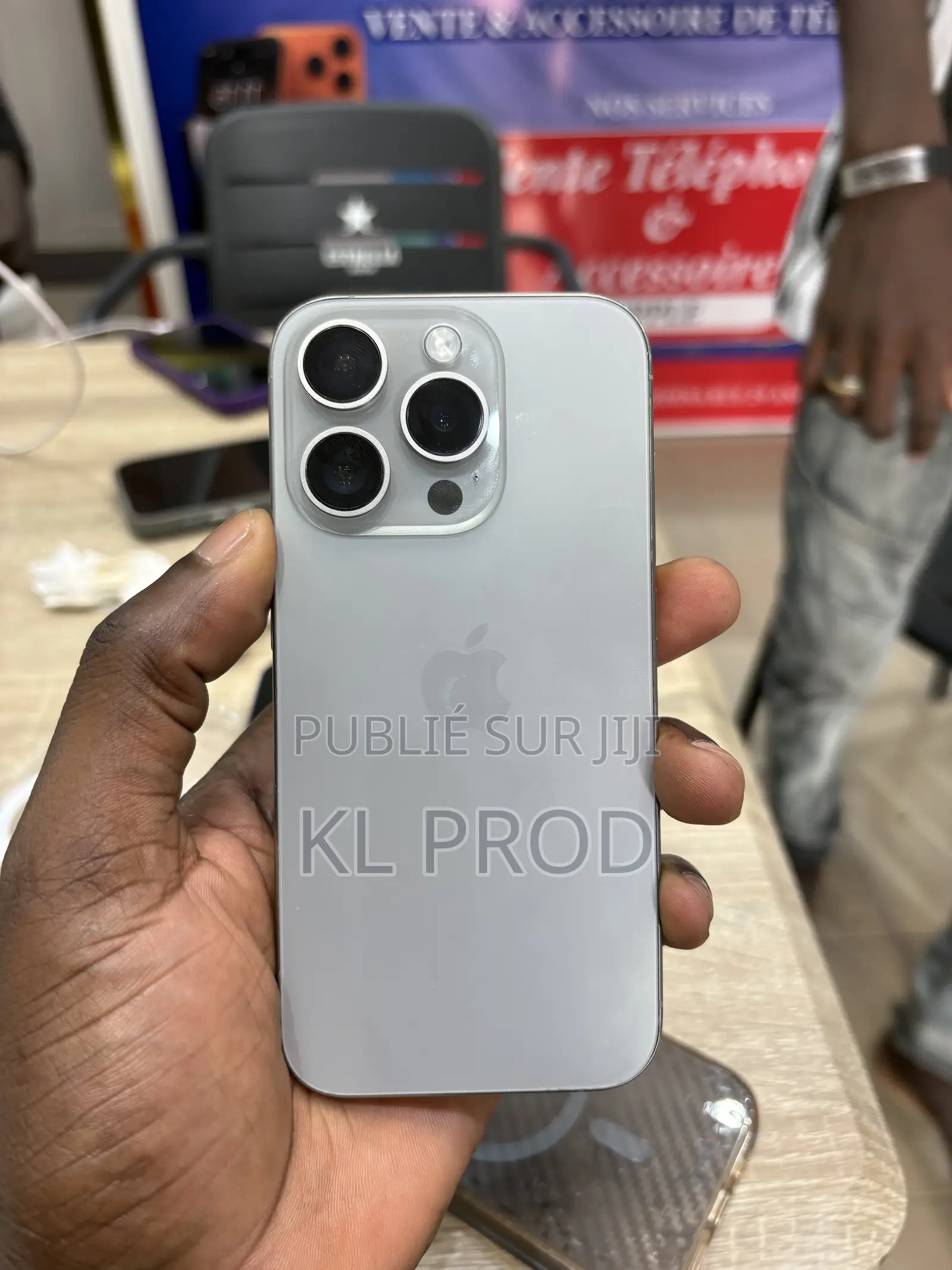 Nouveau Apple iPhone 15 Pro 256 GB Gris