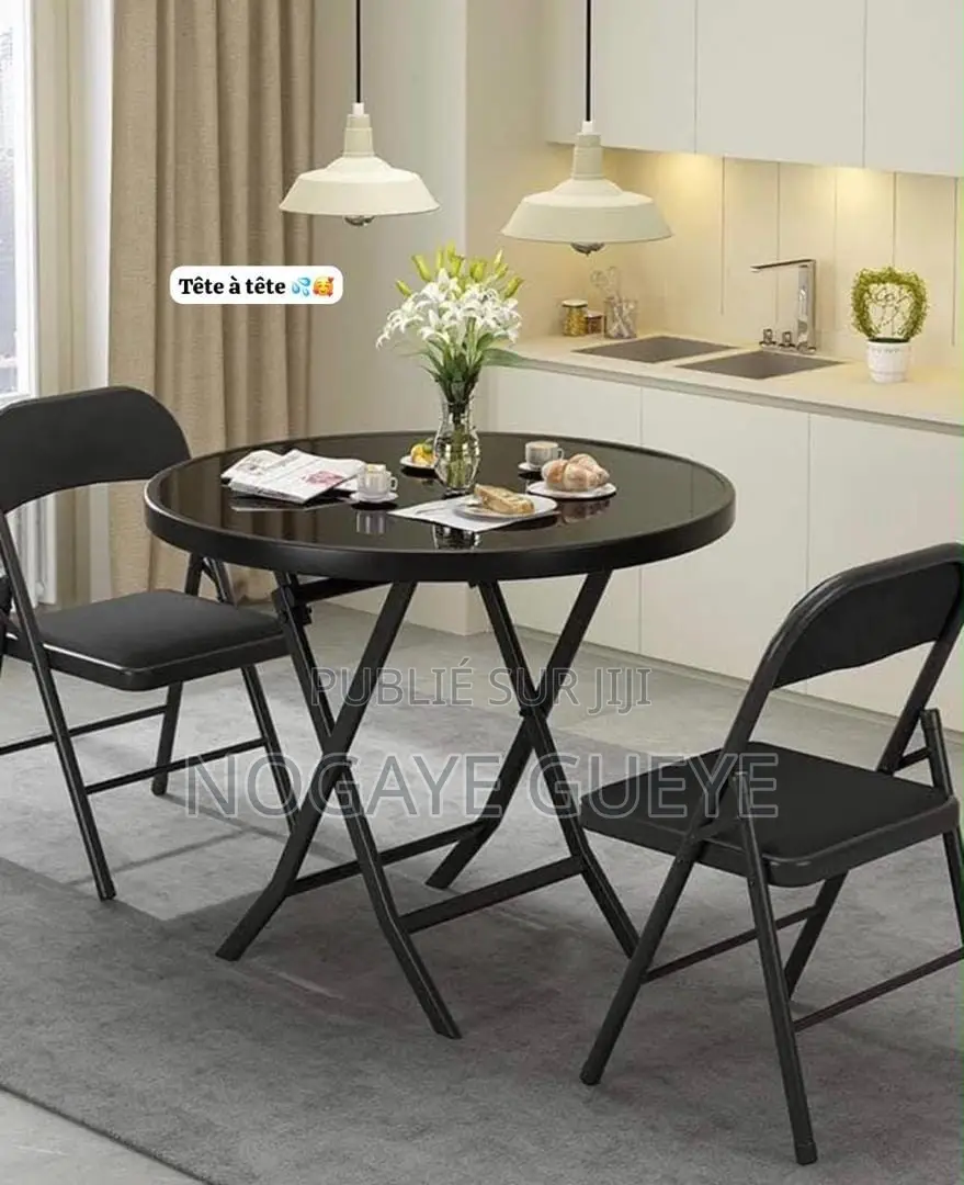 Table À Manger Avec Deux Chaises