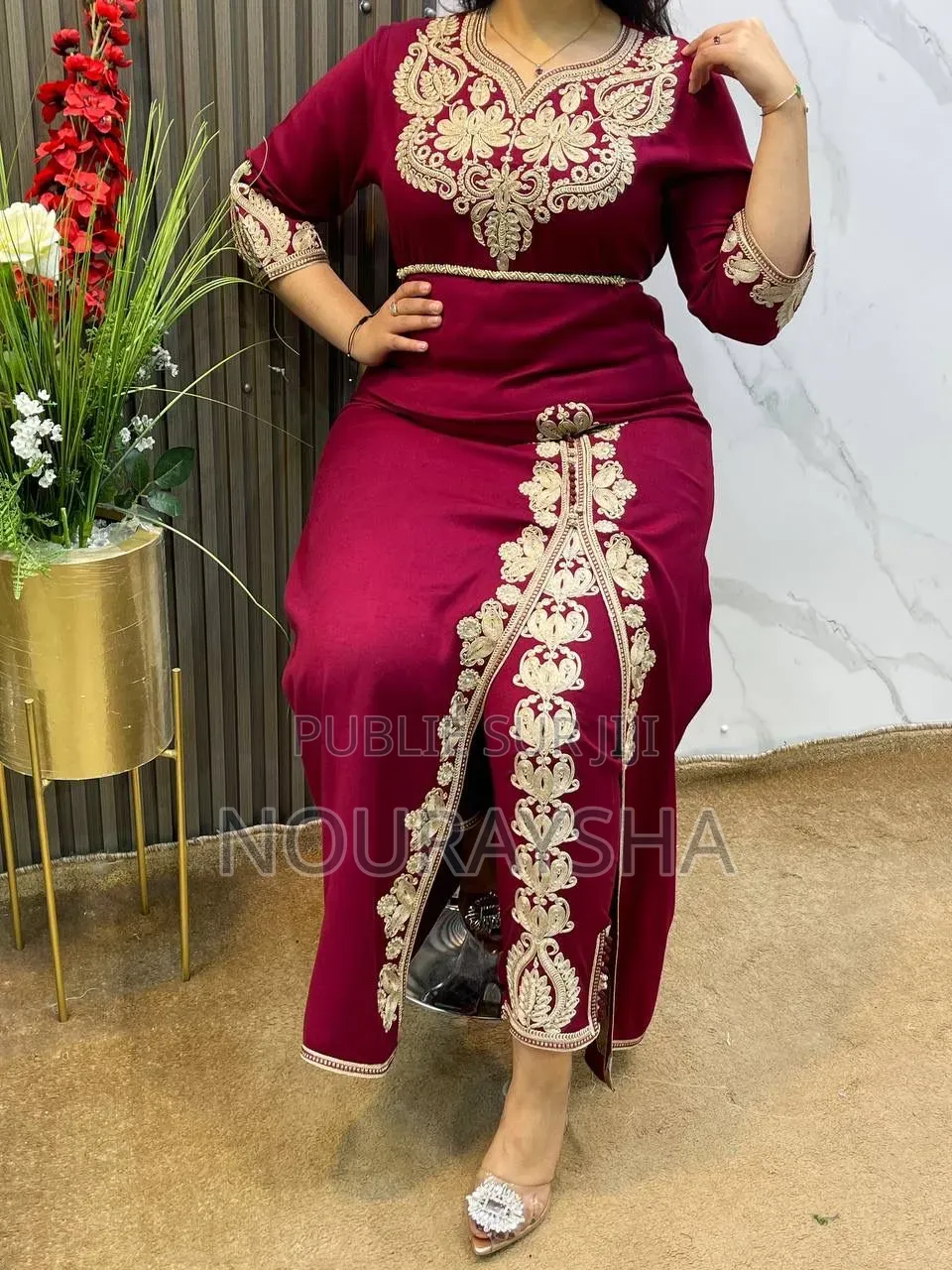 Ensemble Grande Dame Marocaine Tissu Lain Avec De La Broderie HC