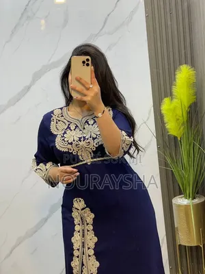 Ensemble Grande Dame Marocaine Tissu Lain Avec De La Broderie HC
