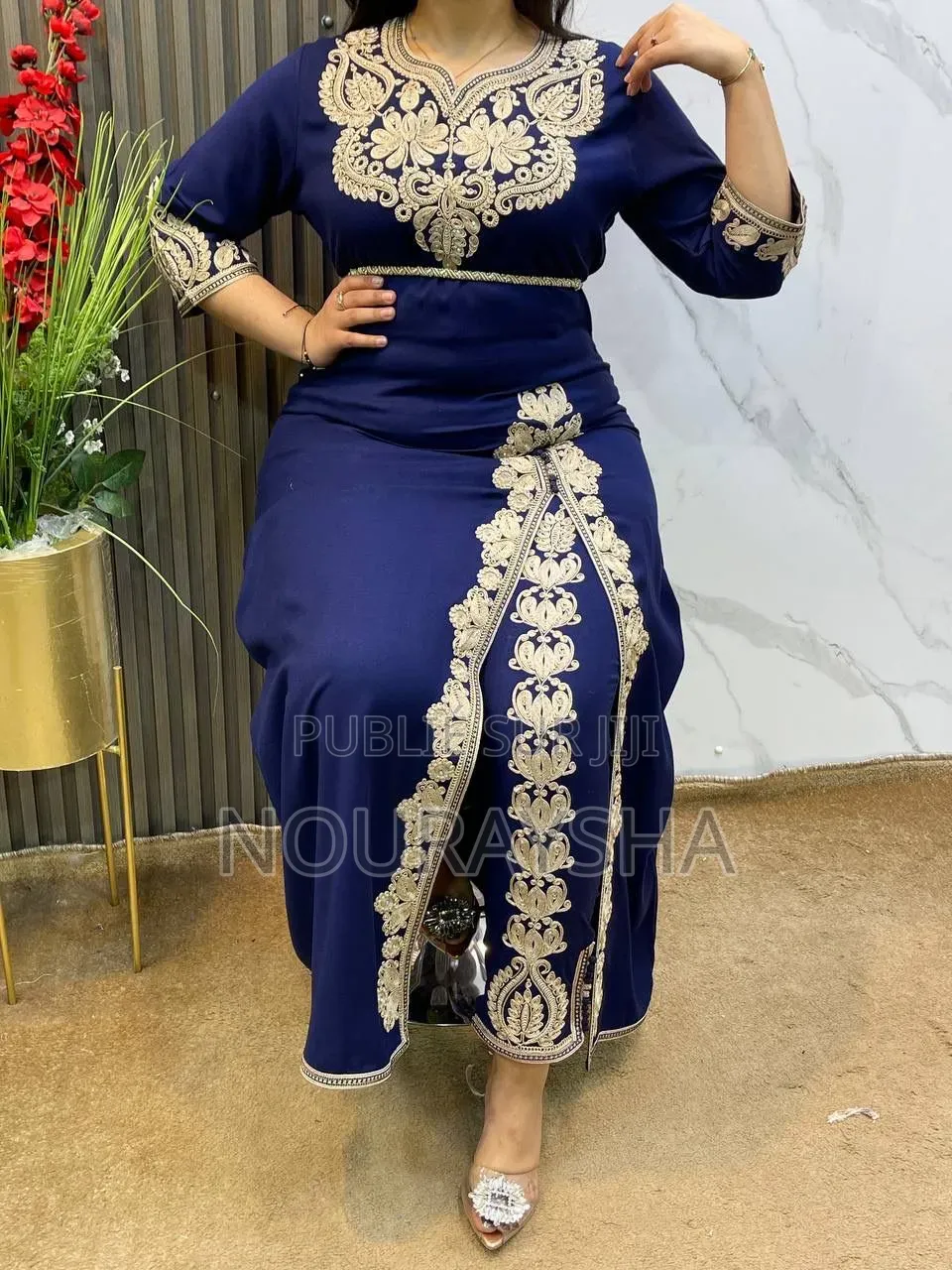 Ensemble Grande Dame Marocaine Tissu Lain Avec De La Broderie HC