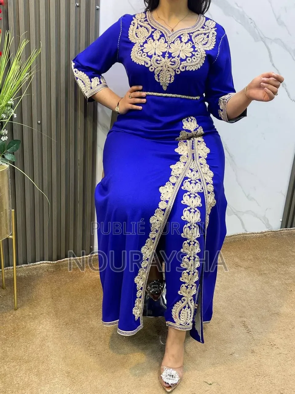 Ensemble Grande Dame Marocaine Tissu Lain Avec De La Broderie HC