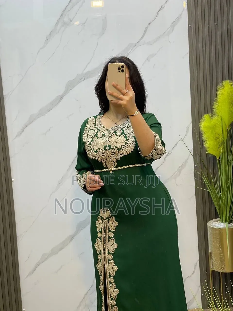 Ensemble Grande Dame Marocaine Tissu Lain Avec De La Broderie HC