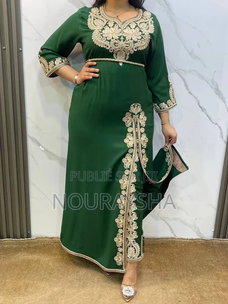 Ensemble Grande Dame Marocaine Tissu Lain Avec De La Broderie HC