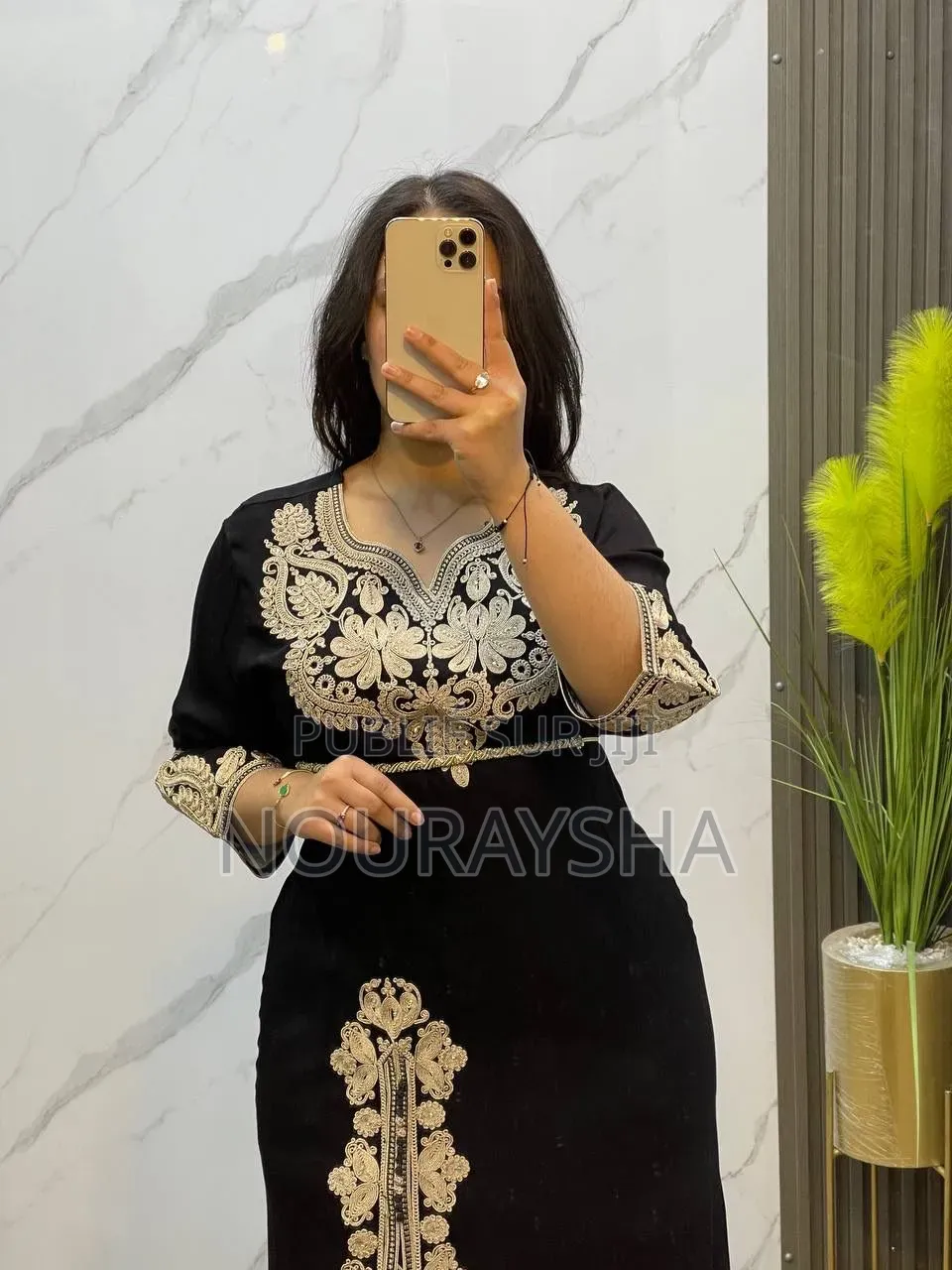 Ensemble Grande Dame Marocaine Tissu Lain Avec De La Broderie HC