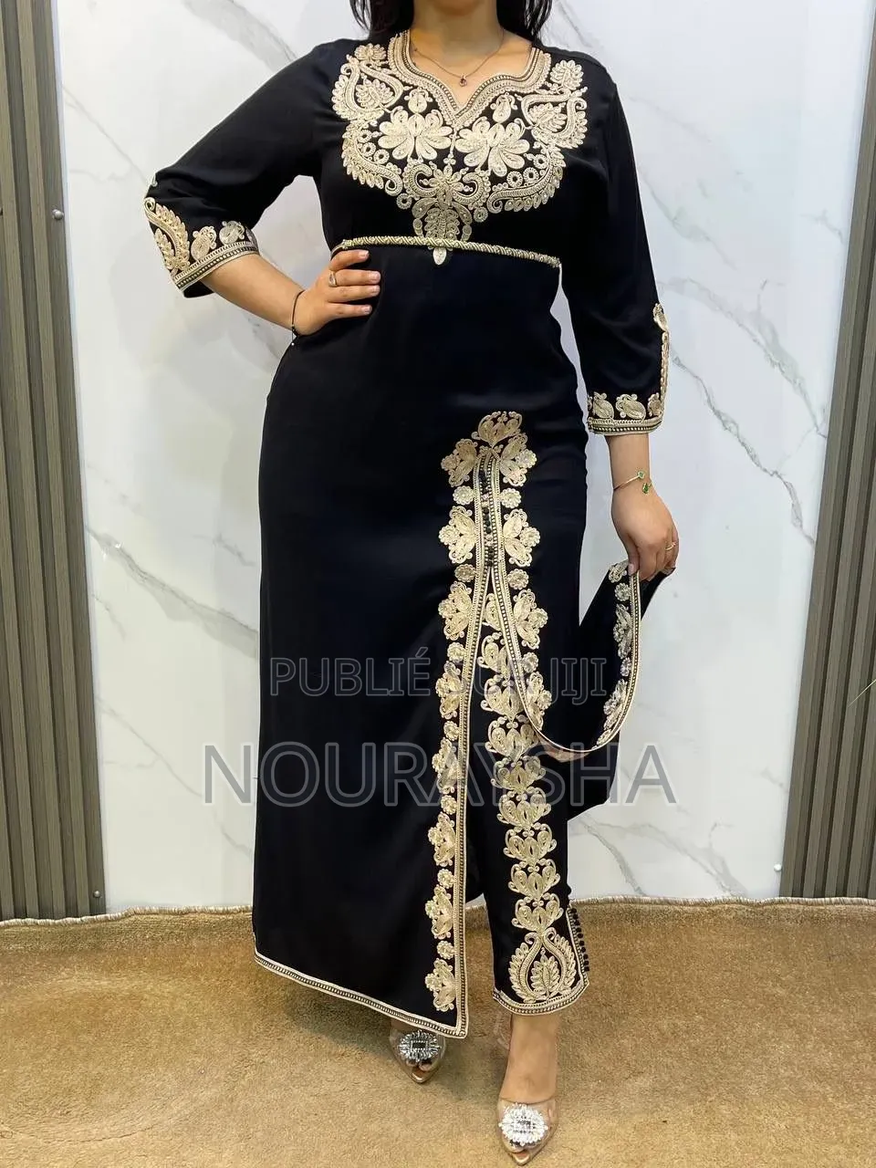 Ensemble Grande Dame Marocaine Tissu Lain Avec De La Broderie HC