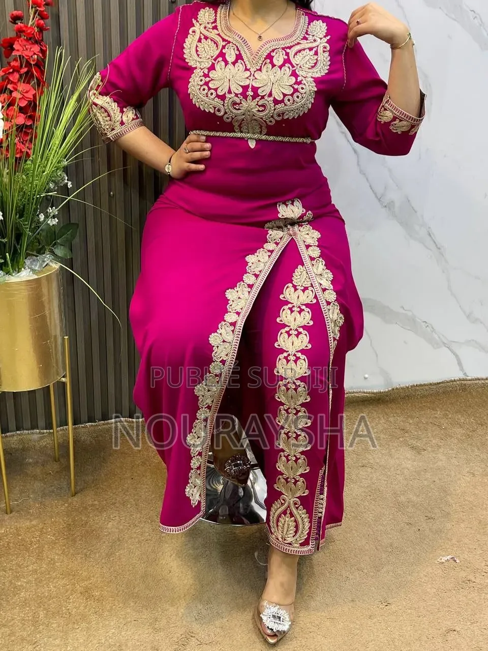 Ensemble Grande Dame Marocaine Tissu Lain Avec De La Broderie HC